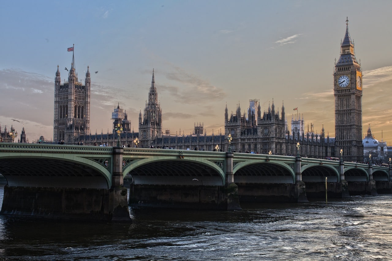 Londres, la Tamise et la célèbre tour de Big Ben