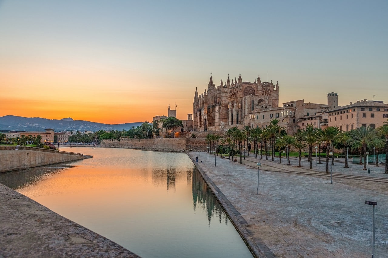 Coucher de soleil sur la cathédrale de la Seu à Palma de Majorque