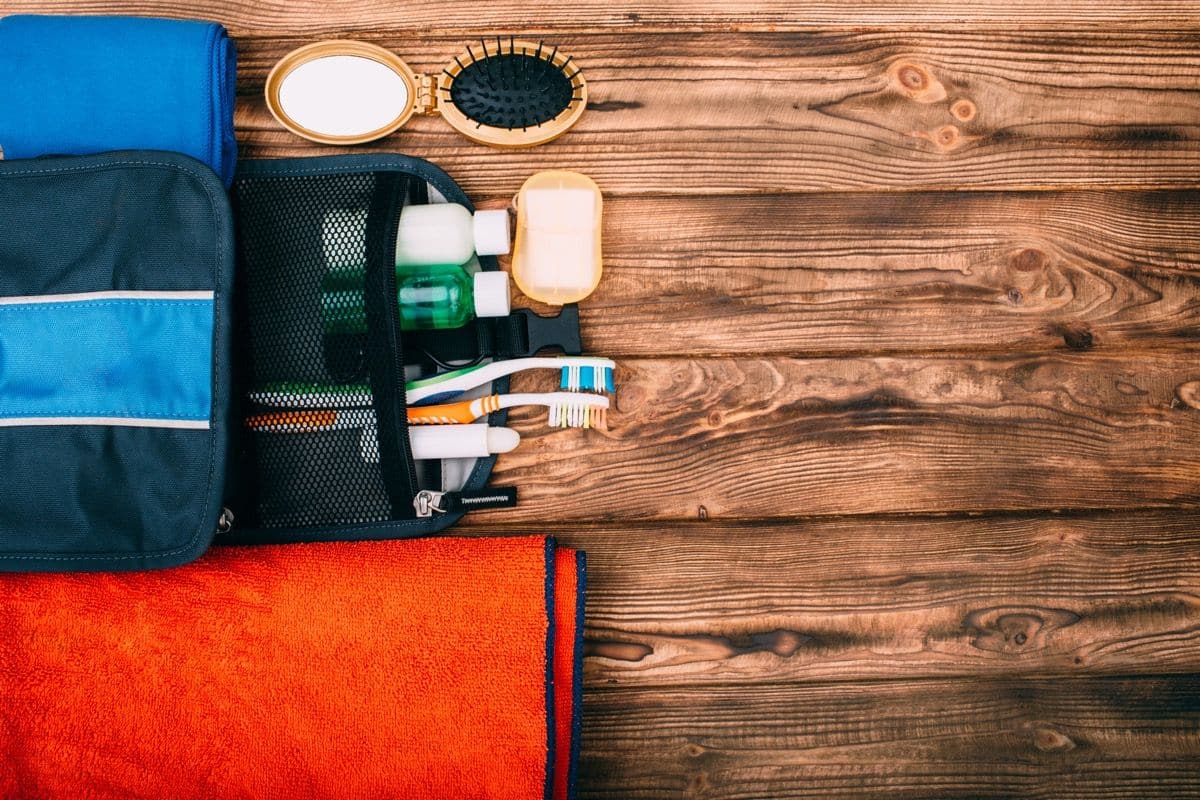 Préparer sa trousse de toilette pour un voyage
