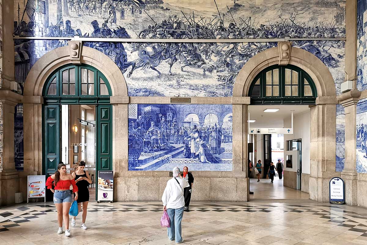 Les azulejos de la gare de São Bento à Porto