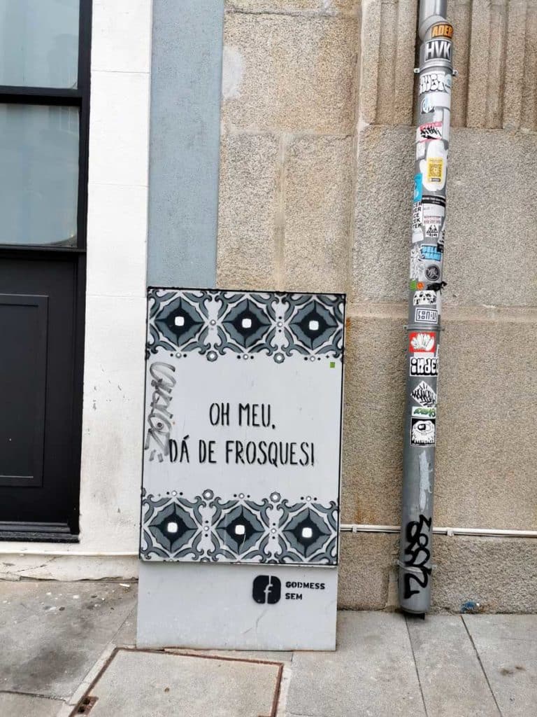 Coffret électrique de la Rua das Flores à Porto