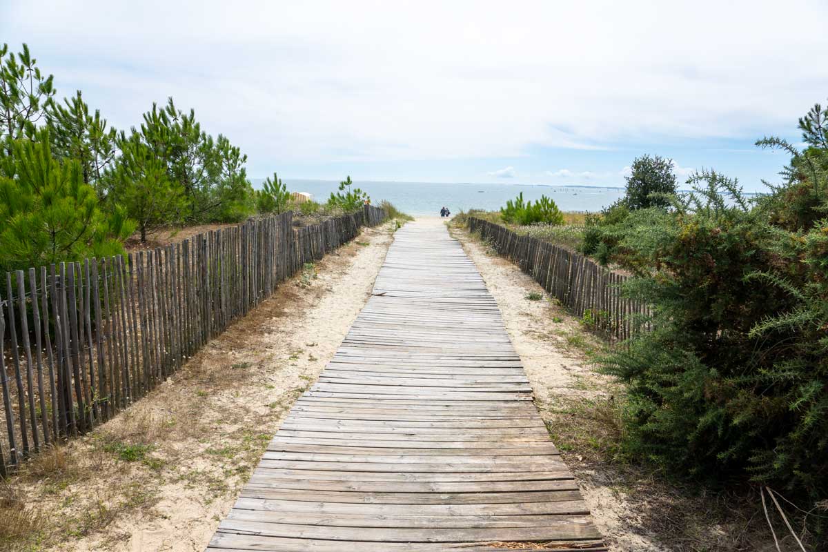 Chemin vers la grande plage de Carnac