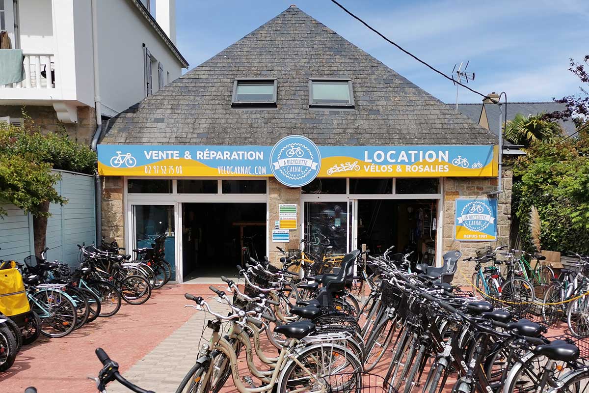Il existe plusieurs boutiques pour louer un vélo à Carnac