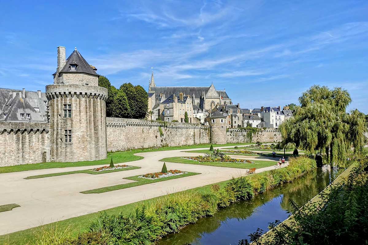 Les remparts et leurs jardins font le charme de Vannes