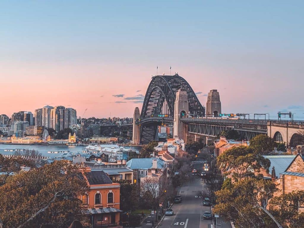 Vue de Sydney au crépuscule avec le Harbour Bridge