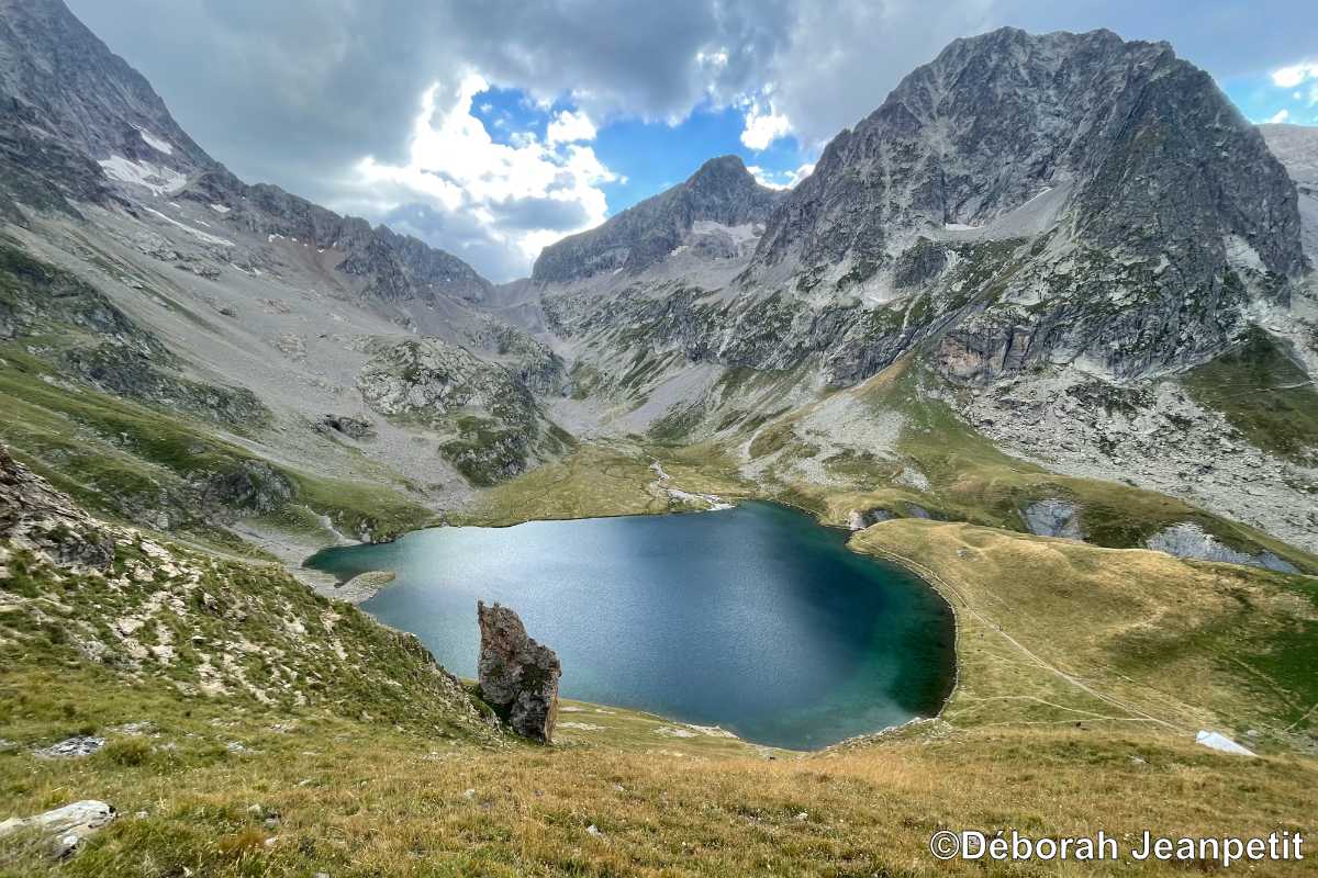 Randonnée dans les Alpes, dans le massif des Ecrins au lac de la Muzelle