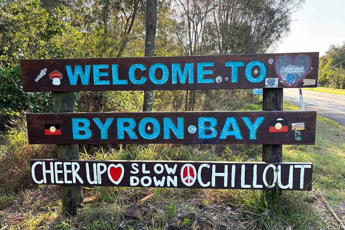 Panneau d'entrÃ©e de la ville de Byron Bay