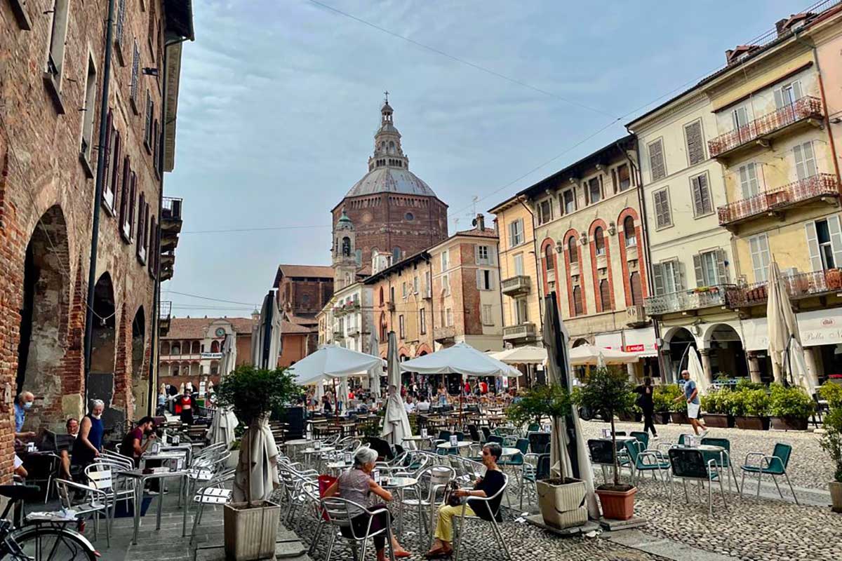 place de la victoire à Pavie